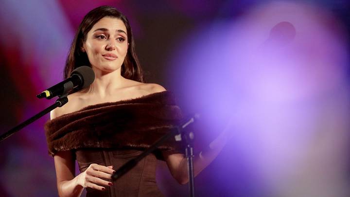 Полиция получила ордер на арест Ханде Эрчел: за что разыскивают актрису «Постучись в мою дверь»