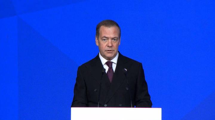 Обмен лучшими практиками и усиление внутрипартийной коммуникации: в ЕР подвели итоги Года муниципального депутата 