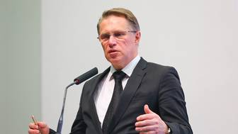 Мурашко: Запас лекарственных препаратов в РФ сформирован более чем на три месяца