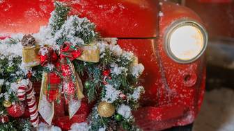 Юрист Рудакова предупредила о лишении прав за опасный новогодний декор авто