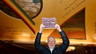 Обложка The Dark Side of the Moon группы Pink Floyd на Маяковской: как найти