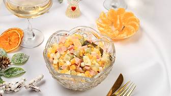 Почему болят зубы после шампанского, мандаринов и оливье: объясняет стоматолог