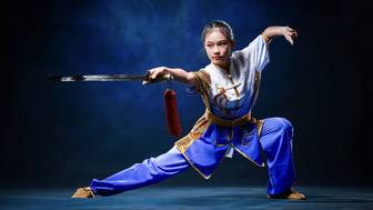 Групповая тренировка по ушу при свечах пройдет в Москве 24 декабря