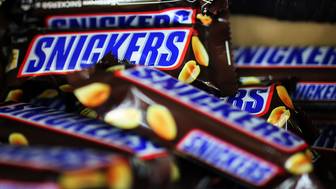 NYT: Батончики Snickers с надписями на русском появились в магазинах Лондона