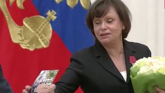 Путину показали дуб, который он посадил 22 года назад в НМИЦ имени Бакулева