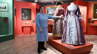 Монументальная экспозиция показывает быт царской семьи