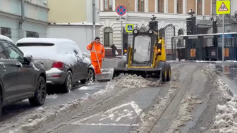 Городские службы ликвидируют последствия снегопада