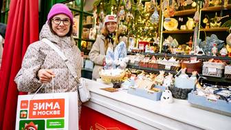 Торговые шале с сувенирами и подарками: что можно найти на прилавках фестивальных площадок «Путешествие в Рождество»