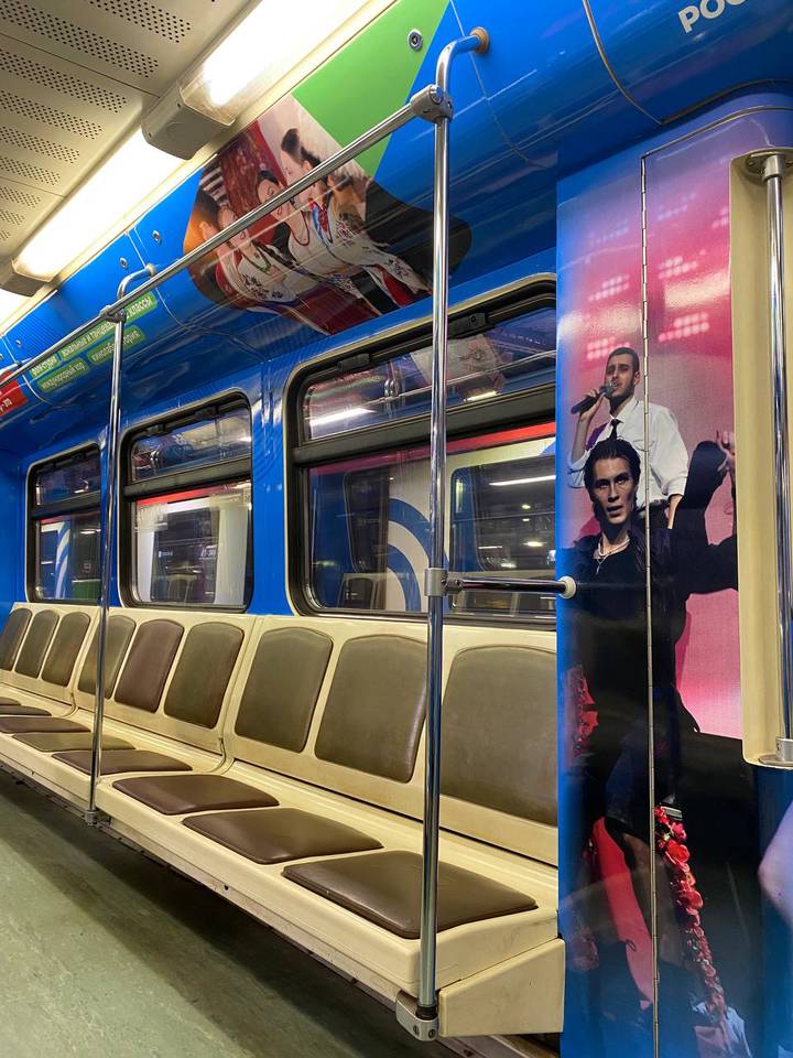 Тематический поезд в честь 65-летия РУДН запустили на Сокольнической линии метро