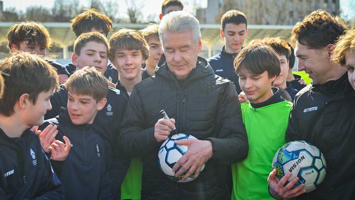 Сергей Собянин во время открытия после модернизации исторического стадиона «Локомотив» / Фото: Пресс-служба мэра и правительства Москвы 
