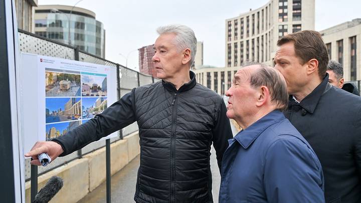 Сергей Собянин и заместители мэра Москвы Петр Бирюков и Максим Ликсутов осмотрели работы по прокладке новой трамвайной линии на проспекте Академика Сахарова / Фото: Пресс-служба мэра и правительства Москвы 