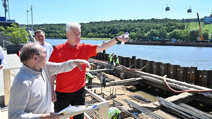 Сергей Собянин осмотрел работы по благоустройству территории олимпийского комплекса «Лужники» / Фото: Пресс-служба мэра и правительства Москвы 