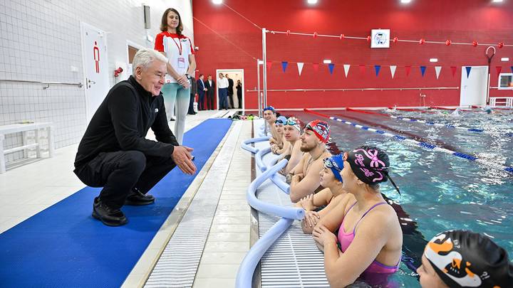 Сергей Собянин открыл новый физкультурно-оздоровительный комплекс с двумя бассейнами «Акварис» / Фото: Пресс-служба мэра и правительства Москвы 