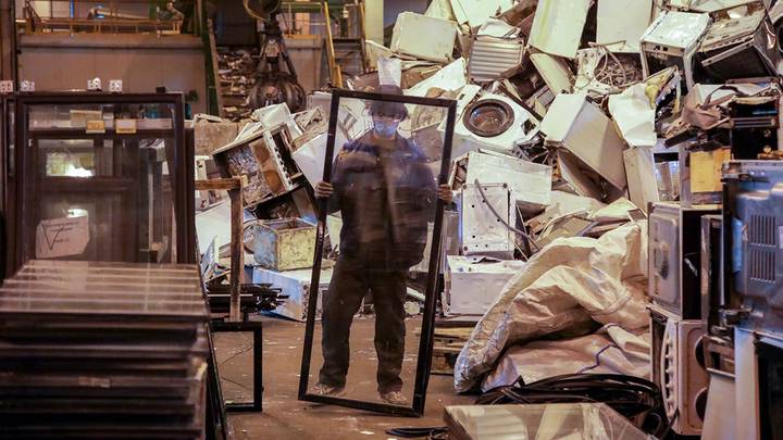 Работа завода по переработке б/у электроники и электротехники / Фото: АГН Москва