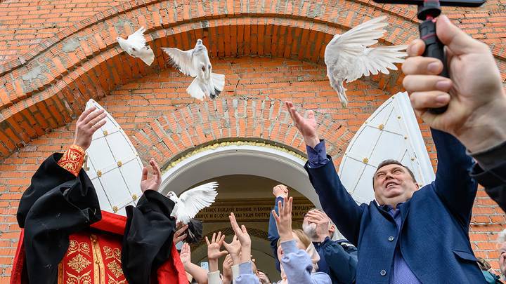 В Москве высадили кедровую аллею в честь погибших военкорров / Фото: Дмитрий Дубинский / Вечерняя Москва
