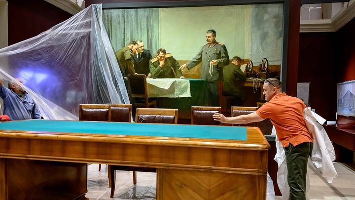 Подготовка к открытию выставки «Великая победа. Россия — Моя история» в ЦВЗ «Манеж» / Фото: Дмитрий Дубинский / Вечерняя Москва