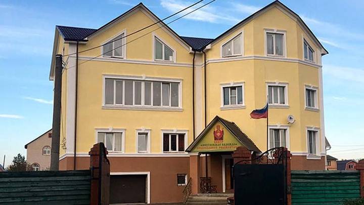 Обыски в рехабах «Антонов PRO» и «Неугасимая надежда»: пытки, задержание руководителей и реклама от звезд