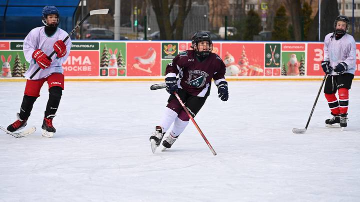 Хоккейная тренировка дворовых команд / Фото: Анатолий Цымбалюк / Вечерняя Москва
