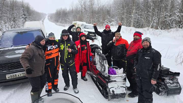 Перед пропажей туристы успели сфотографироваться в горах