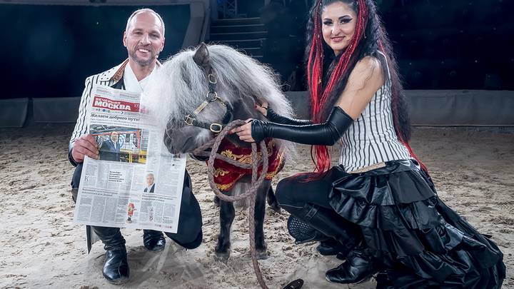 Показ спектакля «Конек-Огонек» на историческом манеже Центра национальных конных традиций / Фото: Дмитрий Дубинский / Вечерняя Москва