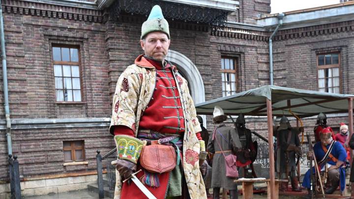 Реконструтор Владимир Терехов.