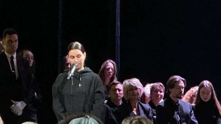 Александра Урсуляк выступает на церемонии прощания с Верой Алентовой