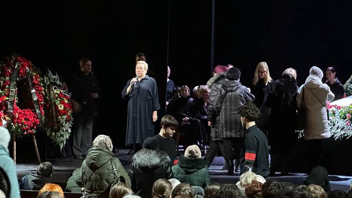 Мария Аронова произнесла речь на прощании с Верой Алентовой