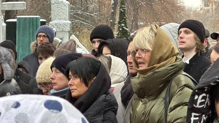 Веру Алентову похоронили на Новодевичьем кладбище рядом с Владимиром Меньшовым