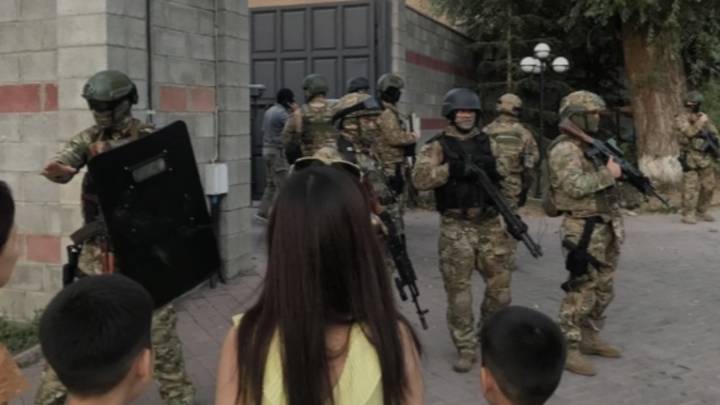 Экс-президента Киргизии Атамбаева лишили наград: почему это сделали, в чем он замешан и где сейчас