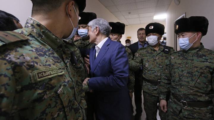 Экс-президента Киргизии Атамбаева лишили наград: почему это сделали, в чем он замешан и где сейчас