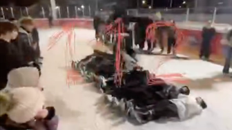 Подростки в Подмосковье устроили опасные перепрыгивания на коньках