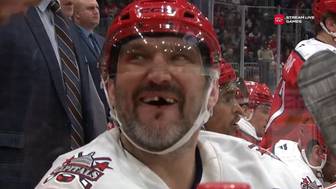 Овечкину разбили лицо в кровь во время матча НХЛ