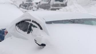 Соседи пожаловались участковому на почистившего улицу от снега мужчину 