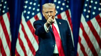 «Помощь в пути»: Трамп призвал протестующих иранцев захватывать госучреждения