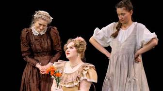 Смоленский камерный театр покажет в Москве классику Гоголя и детскую сказку