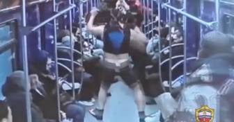 Пассажира метро арестовали за танцы в вагоне поезда в ластах и маске