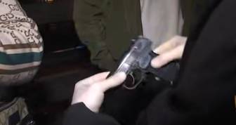 Московские полицейские нашли у пассажира такси пистолет и патроны