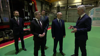 Путин и Собянин осмотрели беспилотный трамвай и поезд в депо «Аминьевское»