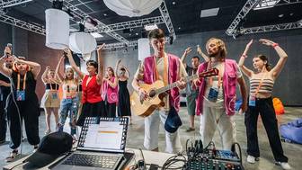 Юных горожан приглашают на зимнюю смену в творческий лагерь «Молодежь Москвы»