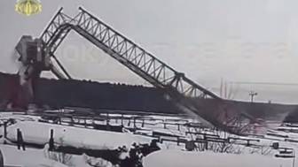 Женщина выжила, выпав из кабины рухнувшего крана в Татарстане