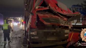 Самосвал в Ростовской области снес надземный пешеходный переход