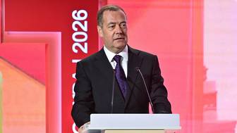 «Зеленое ничтожество будет жить»: Медведев ответил на слова Зеленского о Путине