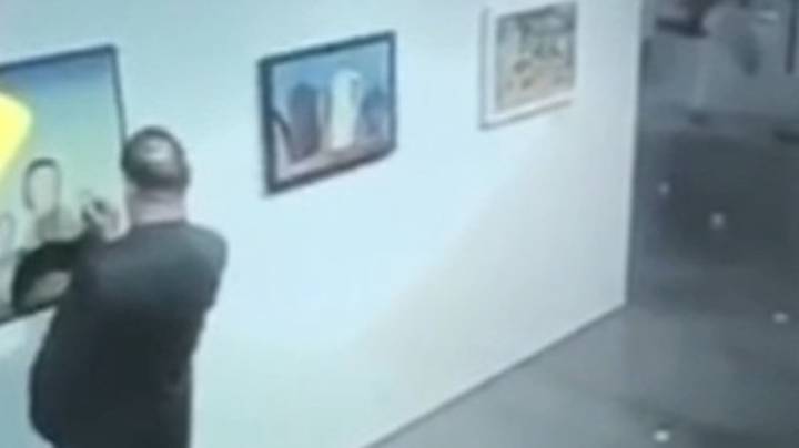 Нелепые случаи порчи музейных экспонатов посетителями и сотрудниками