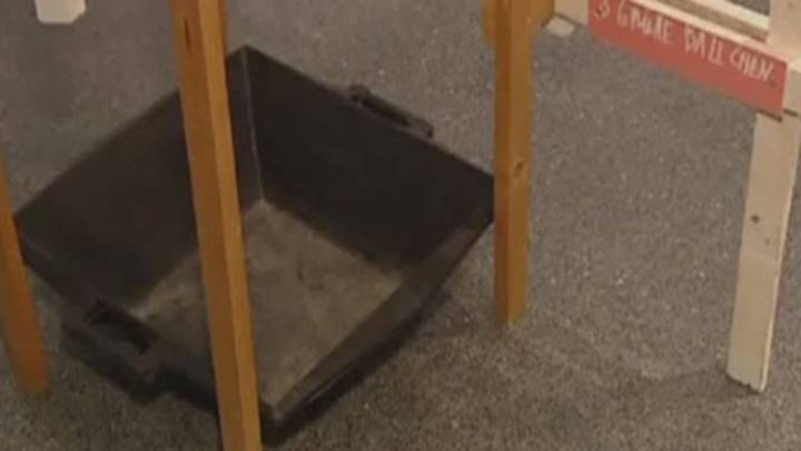 Нелепые случаи порчи музейных экспонатов посетителями и сотрудниками