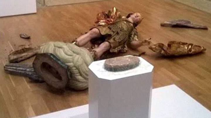 Нелепые случаи порчи музейных экспонатов посетителями и сотрудниками