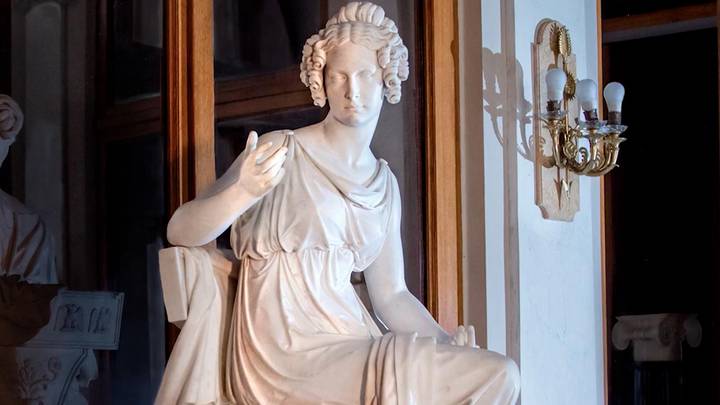 Нелепые случаи порчи музейных экспонатов посетителями и сотрудниками