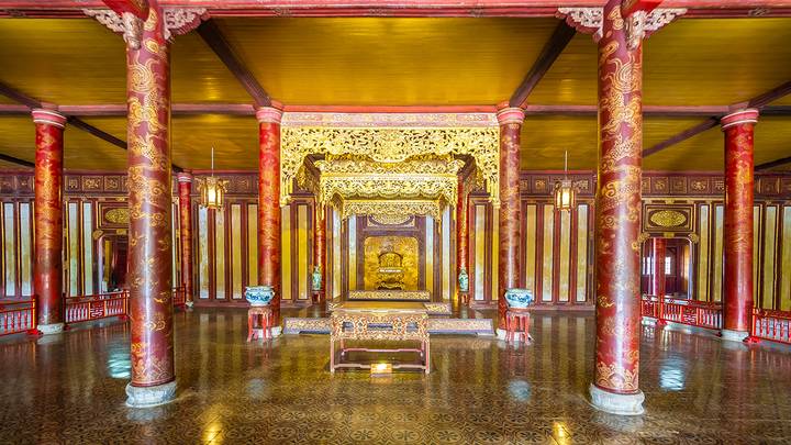 Нелепые случаи порчи музейных экспонатов посетителями и сотрудниками