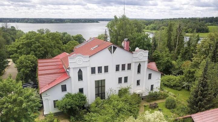 Какая недвижимость есть у Аллы Пугачевой в России и за рубежом