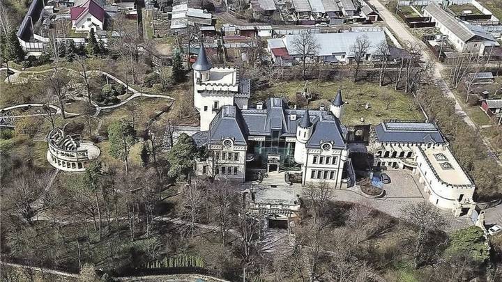 Какая недвижимость есть у Аллы Пугачевой в России и за рубежом