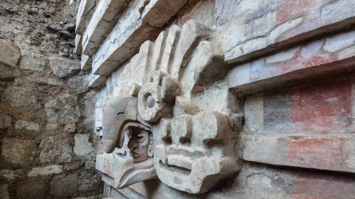 Археологи обнаружили 1400-летнюю гробницу «облачных людей» в Мексике